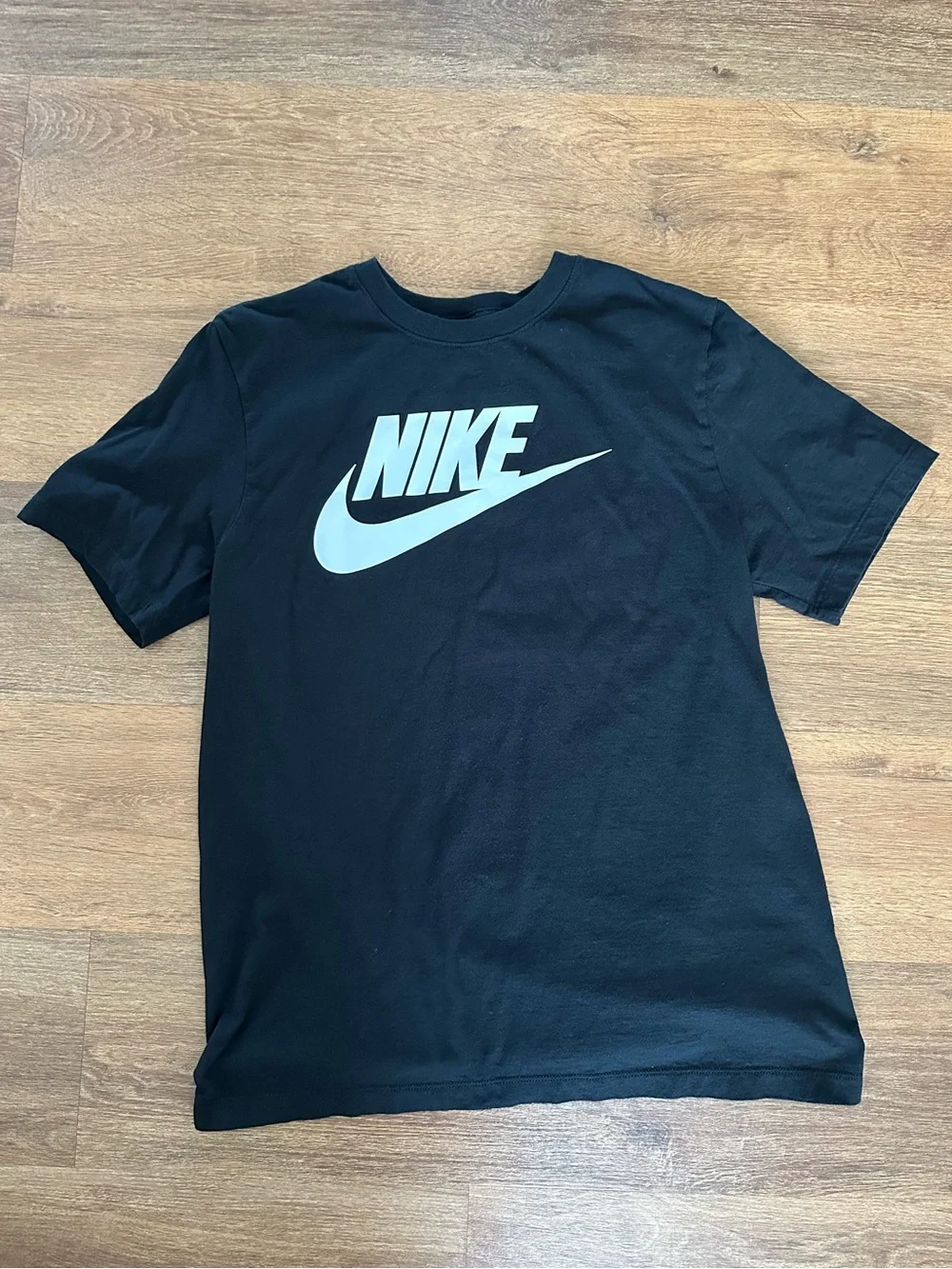 Nike Black Short Sleeve Mens Medium Tee with White Swoosh Logo